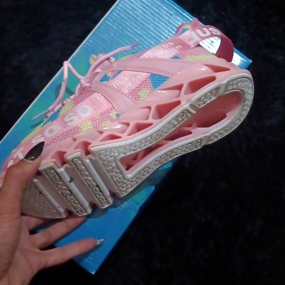 Woman's just so so running shoes - Picture 4 of 8